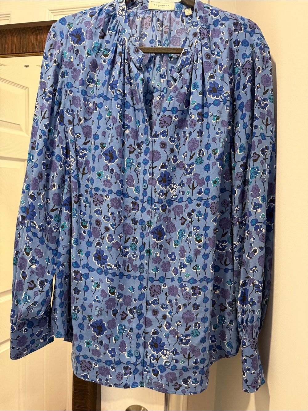 Equipment Blue flower pattern blouse